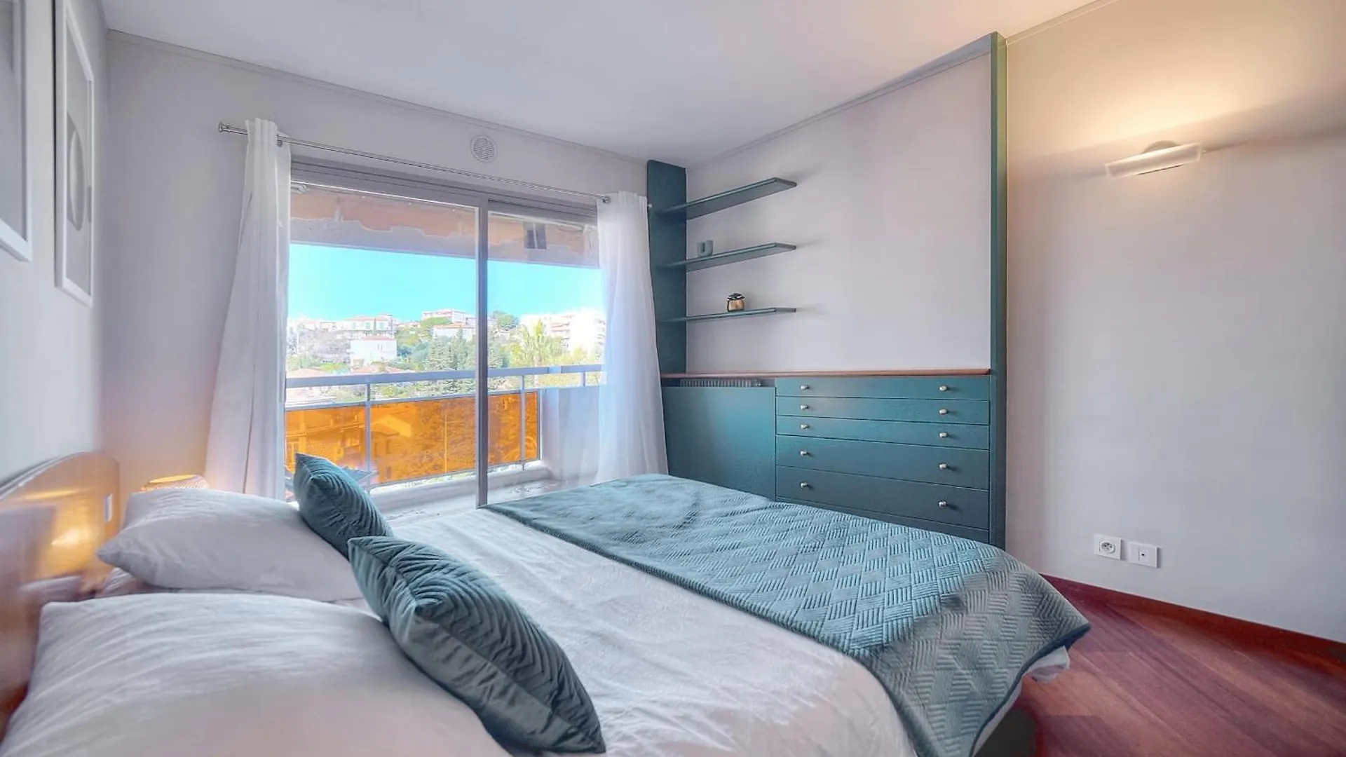 Le Saint Louis - Parking - Central - Terrace - Ac - Spacious Le Cannet Apartmán