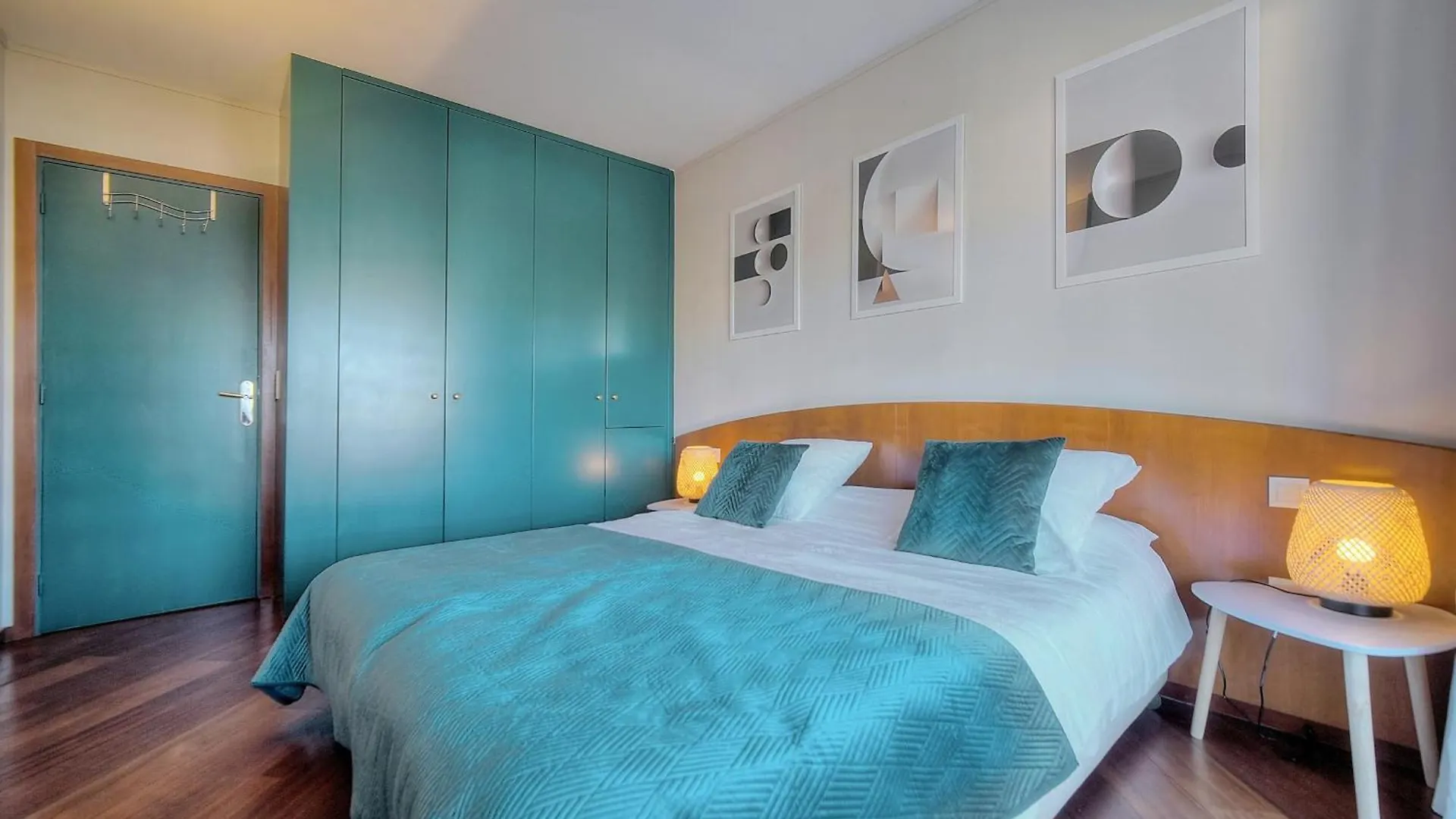 Le Saint Louis - Parking - Central - Terrace - Ac - Spacious Le Cannet Apartmán
